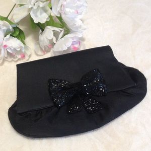 La Regale Black Satin Beaded Bow Clutch/Crossbody